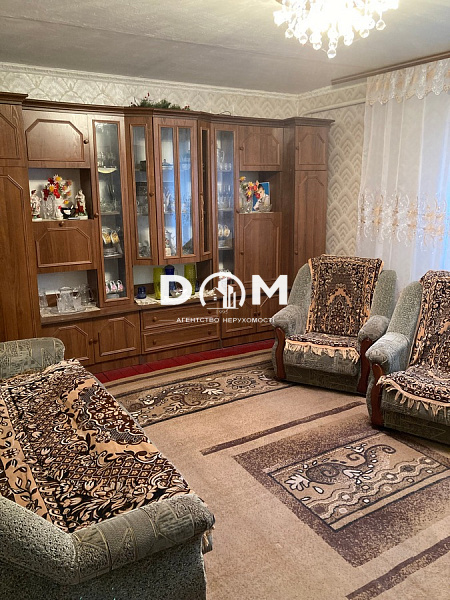 Продаж будинку з усіма зручностями і доглянутою територією