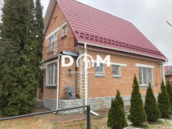 Продаж будинку з усіма зручностями і доглянутою територією
