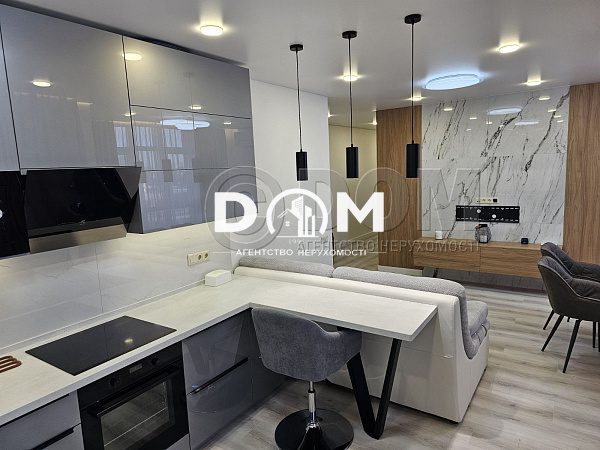 Продам 3-кімнатну квартиру з дизайнерським ремонтом в ЖК "Місто квітів"