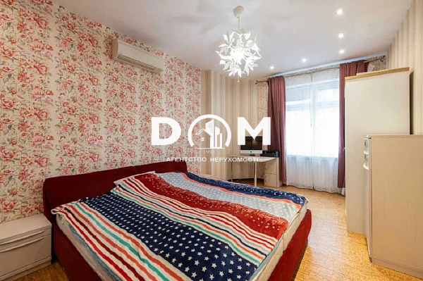 Продаж 3 кім. 122 кв.м. Вул. Левка Лук`яненка 21. метро Мінська