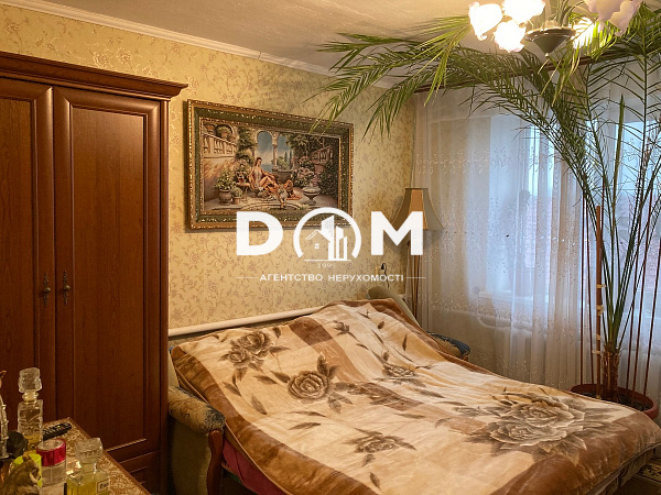 Продаж будинку з усіма зручностями і доглянутою територією