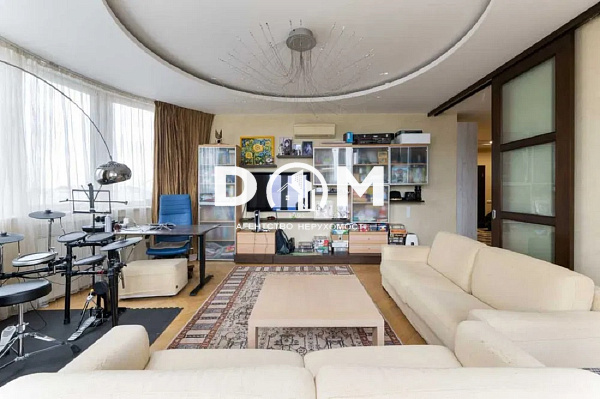 Продаж 3 кім. 122 кв.м. Вул. Левка Лук`яненка 21. метро Мінська