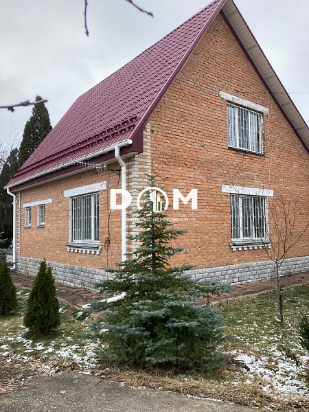 Продаж будинку з усіма зручностями і доглянутою територією