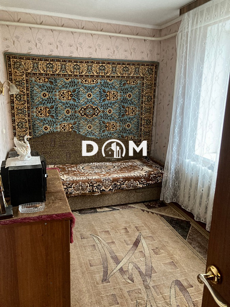 Продаж будинку з усіма зручностями і доглянутою територією